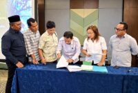 Kepala Dinas Perkebunan dan Peternakan, Ridwan Saat Penandatanganan kerja sama dukungan sarana dan prasarana perkebunan kelapa tahun 2026 di Bogor, Rabu (30/9/2026). (FOTO : Dok. Disbunak TJB)