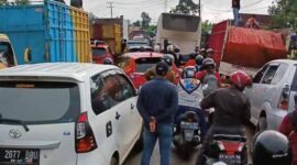 Warga Jambi Terus Dihantui Kemacetan Akibat Akngkutan Batu Bara. FOTO : Ist/Kjk
