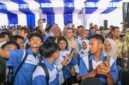 Menaker Yassierli bersama dengan para peserta seusai membuka program Tailor Made Training (TMT) Anggaran Biaya Tambahan (ABT) Batch 2 Tahun 2026 di Gedung Negara Pendopo Sukabumi, Jawa Barat, Minggu (11/10/2026). (FOTO : Dok. Humas Kemnaker)