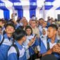 Menaker Yassierli bersama dengan para peserta seusai membuka program Tailor Made Training (TMT) Anggaran Biaya Tambahan (ABT) Batch 2 Tahun 2026 di Gedung Negara Pendopo Sukabumi, Jawa Barat, Minggu (11/10/2026). (FOTO : Dok. Humas Kemnaker)