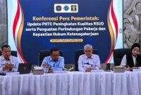 PENGUATAN PERLINDUNGAN PEKERJA: (Dari kiri ke kanan) Direktur Jenderal Peraturan Perundang-undangan Kementerian Hukum Dhahana Putra, Kepala Badan Komunikasi Pemerintah (Bakom) RI Muhammad Qodari, dan Sekretaris Jenderal Kementerian Ketenagakerjaan Cris Kuntadi memberikan keterangan dalam konferensi pers di Jakarta, Rabu (29/4/2026). (FOTO : Dok. Biro Humas Kemenaker)