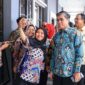 DORONG TALENTA MUDA: Menteri Ketenagakerjaan Yassierli berinteraksi dengan peserta di Talent & Innovation Hub Activation Series di BPVP Bandung Barat, Jawa Barat, Minggu (10/5/2026). Menaker mendorong generasi muda menjadi inovator dan pencipta lapangan kerja di era AI.  (FOTO : Dok. Biro Humas Kemenaker)