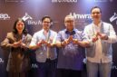 KREATOR PERUBAHAN: Wakil Menteri Ketenagakerjaan Afriansyah Noor (kedua dari kanan) bersama para pengurus Biru Muda Project berpose bersama usai menghadiri pelantikan dan konferensi UNWRAP: From Potential to Impact 2026 di Jakarta, Sabtu (2/5/2026). Dalam acara tersebut, Wamenaker mendorong generasi muda untuk mengoptimalkan potensi diri menjadi penggerak ekonomi digital dan pencipta lapangan kerja baru. (Dok. Biro Humas Kemnaker)