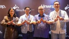 KREATOR PERUBAHAN: Wakil Menteri Ketenagakerjaan Afriansyah Noor (kedua dari kanan) bersama para pengurus Biru Muda Project berpose bersama usai menghadiri pelantikan dan konferensi UNWRAP: From Potential to Impact 2026 di Jakarta, Sabtu (2/5/2026). Dalam acara tersebut, Wamenaker mendorong generasi muda untuk mengoptimalkan potensi diri menjadi penggerak ekonomi digital dan pencipta lapangan kerja baru. (Dok. Biro Humas Kemnaker)