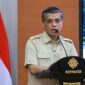 Menteri Ketenagakerjaan RI, Yassierli, memberikan keterangan pers terkait pembukaan pendaftaran Pelatihan Vokasi Nasional Batch 2 di Kantor Kemnaker, Jakarta. Program strategis ini membuka 24 pilihan kejuruan guna mencetak angkatan kerja yang kompeten, berdaya saing, dan siap memenuhi kebutuhan dunia industri saat ini. (Foto: Dok. Humas Kemnaker)