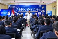 Menteri Ketenagakerjaan Yassierli memberikan Kuliah Umum di hadapan ratusan mahasiswa Politeknik Mitra Industri, Bekasi, Rabu (16/9/2026). (FOTO : Dok. Biro Humas Kemnaker)