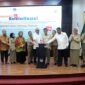 Menteri Ketenagakerjaan Yassierli bersama jajaran pejabat meluncurkan secara resmi Peraturan Menteri Ketenagakerjaan Nomor 11 Tahun 2026 tentang Tata Cara Pengawasan Ketenagakerjaan berbasis risiko sekaligus memperingati Hari Ulang Tahun ke-78 Pengawasan Ketenagakerjaan Indonesia di Jakarta, Senin (27/7/2026). (FOTO : Dok. Biro Humas Kemnaker)