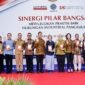 Menteri Ketenagakerjaan Yassierli (virtual) bersama jajaran Kementerian Ketenagakerjaan, PT HM Sampoerna Tbk., Anggota Komisi IX DPR RI, serta para pemangku kepentingan berfoto bersama pada pembukaan kegiatan Sinergi Pilar Bangsa di Surabaya, Selasa (30/6/2026). (FOTO : Biro Humas Kemnaker)