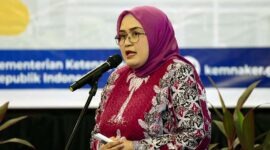 Direktur Jenderal Pembinaan Hubungan Industrial dan Jaminan Sosial Tenaga Kerja (PHI dan Jamsos) Kementerian Ketenagakerjaan (Kemnaker) Indah Anggoro Putri saat memberikan keterangan terkait penguatan program kesejahteraan pekerja di Jakarta. (FOTO : Dok. Biro Humas Kemnaker)