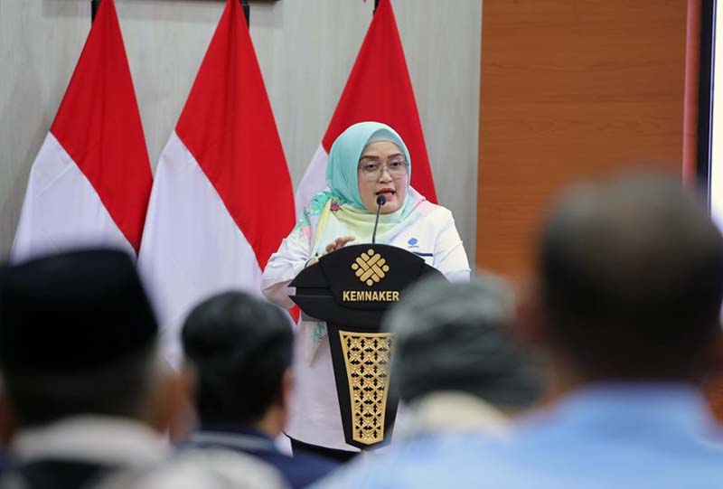 Menuju ILC ke-114 di Swiss! 🇮🇩✨ Dirjen PHI dan Jamsos Kemnaker, Indah Anggoro Putri, memimpin jalannya rapat koordinasi bersama unsur Pemerintah, Serikat Pekerja/Buruh, dan Pengusaha di Jakarta, Selasa (26/5/2026). (FOTO : Dok. Biro Humas Kemnaker)
