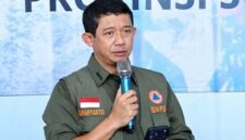 Presiden Prabowo Subianto, resmi mencopot Letjen TNI Suharyanto dari jabatannya sebagai Kepala Badan Nasional Penanggulangan Bencana (BNPB) pada Kamis (15/10/2026). (FOTO : Dok. detik.com)