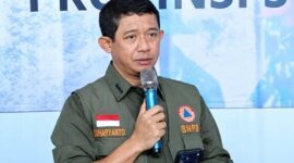 Presiden Prabowo Subianto, resmi mencopot Letjen TNI Suharyanto dari jabatannya sebagai Kepala Badan Nasional Penanggulangan Bencana (BNPB) pada Kamis (15/10/2026). (FOTO : Dok. detik.com)