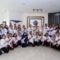 Menaker Yassierli Foto Bersama Usai  memberikan arahan kepada jajaran pegawai Balai K3 Medan, Sumatera Utara, Selasa (7/7/2026). (FOTO : Dok. Biro Humas Kemnaker)