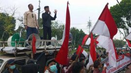 Aliasi Masyarakat Tanjabbar Bersatu Saat Menyampaikan Unjuk Rasa di depan Gedung Kementerian Dalam Negeri (KEMENDAGRI) di jalan Merdeka Raya Jakarta, Rabu (31/5/23). FOTO : Istimewa