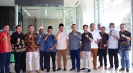 Bupati Tanjabar Anwar Sadat dan Anggota DPRD USai Pertemuan Terbatas di Kemendagri membahas Tapal Batas, Rabu (31/5/23). FOTO : Istimewa