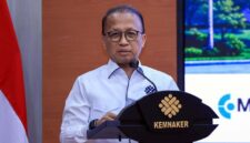 Kepala Badan Perencanaan dan Pengembangan Ketenagakerjaan (Barenbang Ketenagakerjaan) Kemnaker, Anwar Sanusi, memberikan keterangan pers mengenai peluncuran Outlook Ketenagakerjaan 2026 di Jakarta. (FOTO : Dok. Biro Humas Kemnaker)