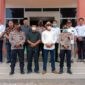 Ketua DPRD Muaro Jambi Yuli Setia Bhakti, SH bersama Rombongan Saat Kunjungi Gedung Polsek Bahar Selatan di RT.01 unit 8 C Desa mekar Jaya Kabupaten Muaro Jambi, Rabu (05/01/22). FOTO : Humas PMJ