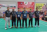 Ketua PBSI Kabupaten Tanjung Jabung Barat, Jambi H. Abdullah, SE (2 dari Kanan) Saat Mengisi Pertandingan Eksibisi Open turnamen Badminton Kapolres Cup HUT Bhayangkara ke-76. FOTO : LT