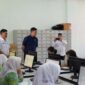 Ketua DPRD Provinsi Jambi M. Hafiz Pantau Langsung Pelaksanaan Tes PPDB SMA Titian Teras Untuk Melihat Transparansi Tes. FOTO : HMS