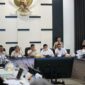 Ketua DPRD Provinsi Jambi Muhammad Hafiz  Fatah Saat Pimpin Rapat bersama Asosiasi Honorer Se-Provinsi Jambi, Jumat (17/1/25). FOTO : HMS