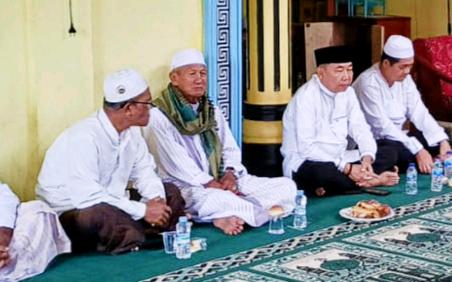 Ketua DPRD Tanjab Barat, Hamdani Hadiri Isra Mi'raj di Masjid Nurul Huda. FOTO : HMS