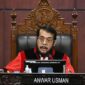 Ketua MK Anwar Usman Saat Membacakan Putusan Perkara Permohonan Uji Materi Pasal 169 huruf q UU No. 7/2017 pada Senin (16/10/2023). FOTO : IStimewa