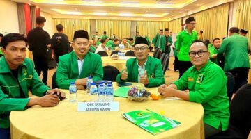 TATAP PILEG 2029: Ketua DPC PPP Tanjung Jabung Barat terpilih, Endri Avian, SH (paling kanan), saat menghadiri Musyawarah Cabang Serentak di Hotel Rumah Kito, Jambi, Sabtu (28/03/2026). Endri yang kini menjabat anggota DPRD, resmi memimpin partai berlambang Ka’bah di Tanjabbar dengan target ambisius meraih 4 kursi parlemen pada pemilu mendatang. (FOTO : Dok. Istimewa PPPP)