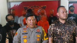Wakapolresta Jambi AKBP Rully Andy Yunianto didampingi Kasat Reskrim Polresta Jambi Kompol Afrito Marbaro. FOTO : Dhea 