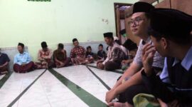 Mahasiswa KKN Kelompok 78 UIN Walisongo Semarang Mengikuti Pengajian 10 Muharram. FOTO : Tim Media