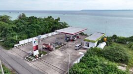Stasiun Pengisian Bahan Bakar Nelayan (SPBUN) 68.773.02 di Jalan Poros Kampung Payung-Payung, Pulau Maratua, Kabupaten Berau, Kalimantan Timur