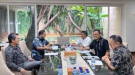 Tim kecil Nasdem, PKS, dan Demokrat bertemu. NasDem diwakili oleh Ketua DPP Partai NasDem Willy Aditya dan Sugeng Suparwoto, PKS diwakili oleh Wakil Ketua Majelis Syuro Mohamad Sohibul Iman dan Ketua DPP Polhukam Al Muzammil Yusuf. Sementara Partai Demokrat diwakili oleh Sekjen Teuku Riefky Harsya. Pertemuan tiga pihak tersebut juga dihadiri oleh Sudirman Said sebagai pihak yang mewakili Anies Rasyid Baswedan yang merupakan bakal calon presiden 2024 dari Partai NasDem. [FOTO : Tempo].