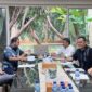 Tim kecil Nasdem, PKS, dan Demokrat bertemu. NasDem diwakili oleh Ketua DPP Partai NasDem Willy Aditya dan Sugeng Suparwoto, PKS diwakili oleh Wakil Ketua Majelis Syuro Mohamad Sohibul Iman dan Ketua DPP Polhukam Al Muzammil Yusuf. Sementara Partai Demokrat diwakili oleh Sekjen Teuku Riefky Harsya. Pertemuan tiga pihak tersebut juga dihadiri oleh Sudirman Said sebagai pihak yang mewakili Anies Rasyid Baswedan yang merupakan bakal calon presiden 2024 dari Partai NasDem. [FOTO : Tempo].