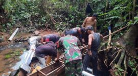 Kodim 0416/Bute Bangun Saluran Air Bersih untuk Ponpes Babul Muarif dan Warga Desa Timbolasi. FOTO : PENDIM