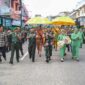 Tradisi Penyambutan Dandim Baru Kodim 0416/Bute: Tarian Sekapur Sirih dan Pengalungan Syal. FOTO : MHS