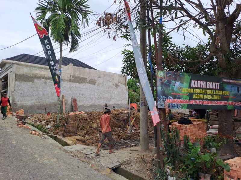 Kodim 0415/Jambi Gelar Program Bedah Rumah Dalam Rangka HUT Ke-78 Kodam ll/SWJ. FOTO : Dhea