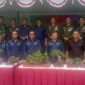 PPBI cabang Tanjung Jabung Barat foto bersama Dandim 0419/Tanjab dan jajaran beserta dengan tanaman bonsai. FOTO : Bas/LT