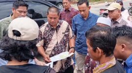 Beberapa anggota Komisi II DPRD Provinsi Jambi dan Anggota DPRD Provinsi Jambi Dapil Bungo-Tebo, Kamis (15/8) menemui warga Desa Punti Kalo, Kecamatan Sumay, Kabupaten Tebo terkait persoalan saling klaim lahan antara masyarakat dengan Kodim Tebo.