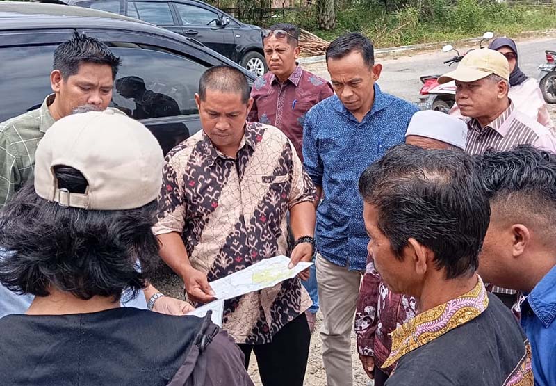 Beberapa anggota Komisi II DPRD Provinsi Jambi dan Anggota DPRD Provinsi Jambi Dapil Bungo-Tebo, Kamis (15/8) menemui warga Desa Punti Kalo, Kecamatan Sumay, Kabupaten Tebo terkait persoalan saling klaim lahan antara masyarakat dengan Kodim Tebo.