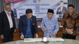 Dok. Penandatanganan MoU antara Rektor UIN STS Jambi Prof. Suaidi dan Ketua KONI Provinsi Jambi Budi Setiawan di Gedung Rektorat, Jumat (11/02/22). FOTO : KONI