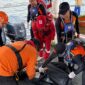Tim SAR Gabungan Mengevakuasi Jasad Khairudin Korban Kecelakaan Pompong di Parit 9 Pangkal Babu yang Ditemukan Meninggal. FOTO : HUMAS