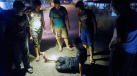 Kanit Reskrim Maro Sebo IPDA Sucipto dan personil Saat Menemukan Korban Kekerasan yang berada di Jalan Desa Mudung, Jumat (17/12/21) dinihari.