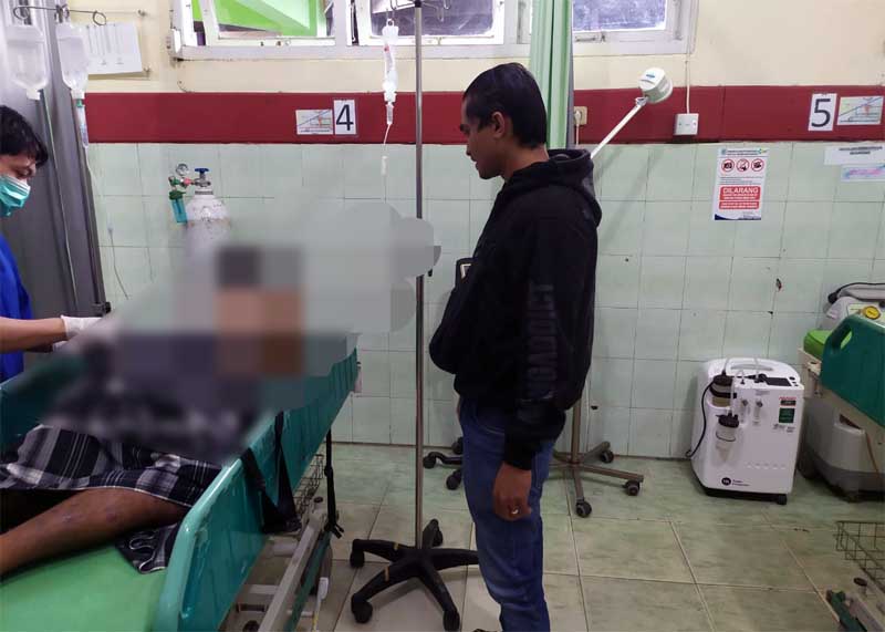 Ardianto (34) warga Desa Muara Kibul, Kecamatan Tabir Barat, Merangin Saat Mendapatkan Perawatan di RSUD Bangko Pasca menjadi Korban penembakan oleh orang tak dikenal (OTK). FOTO : ISt