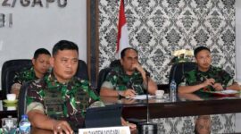 Danrem 042/Gapu Brigjen TNI Supriono mengikuti pengarahan Pangdam II/Sriwijaya Mayjen TNI Hilman Hadi melalui Video Conference, Selasa (25/10/22). FOTO : Penrem.