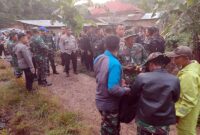 Korem 042/Gapu Kerahkan 2 SST Bantu Evakuasi Kapolda Jambi dan Rombongan dari Hutan Desa Tamiai, FOTO : Penrem 042/Gapu