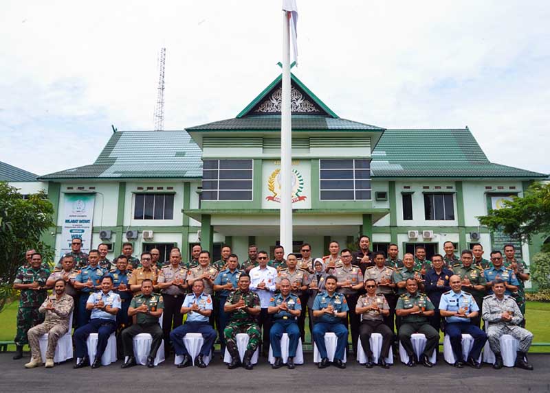 Danrem 042/Gapu Brigjen TNI Supriono, S.IP., M.M Bersama Peserta SSDN Program Dikreg Angkatan LXV Lemhanas 2023. FOTO : PENREM