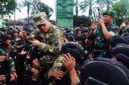 Semangat Berkobar saat Upacara Pemberangkatan Satgas Yonif 142/KJ Bertugas di wilayah Papua. FOTO : HMS