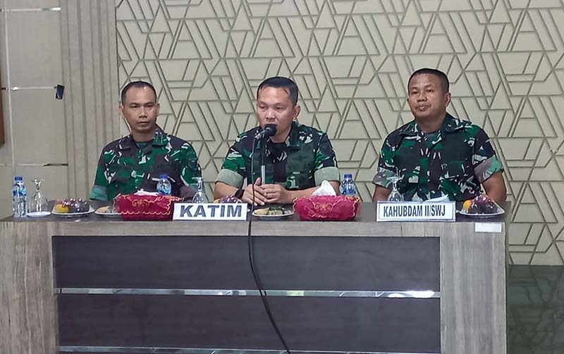 Pakurem 042/Gapu Ikuti Reviu LK Satker Semester II TA 2022 di Mako Hubdam ll/Swj Palembang, Senin (27/2/23). FOTO : PENREM