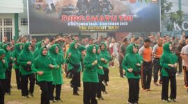 Kegiatan Senam SKJ, Olahraga bersama memperingati HUT TNI ke-78 Tahun 2023. FOTO : Penrem 042/Gapu