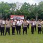 Kapolres Muaro Jambi AKBP Yuyan Priatmaja, SIK, MH Bersama Personil naik Pangkat dan Menerima Reward di Lapangan Polres Mauro Jambi, Kamis (31/12/21). FOTO : Humas PMJ/Noval