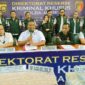 Plh Wadirkrimsus Polda Jambi, AKBP Selamet Widodo didampingi Kasubdit III Tipidkor AKBP Ade Dirman dan Kasubbid Penmas Bidhumas Polda Jambi Kompol Mas Edy saat gelar konferensi pers, Kamis (14/9/23). FOTO : HMS